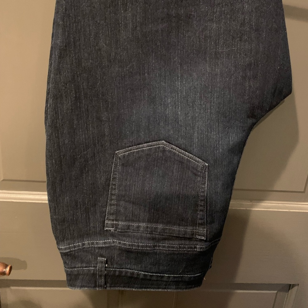 Womens size 18 petite jeans. NWT.